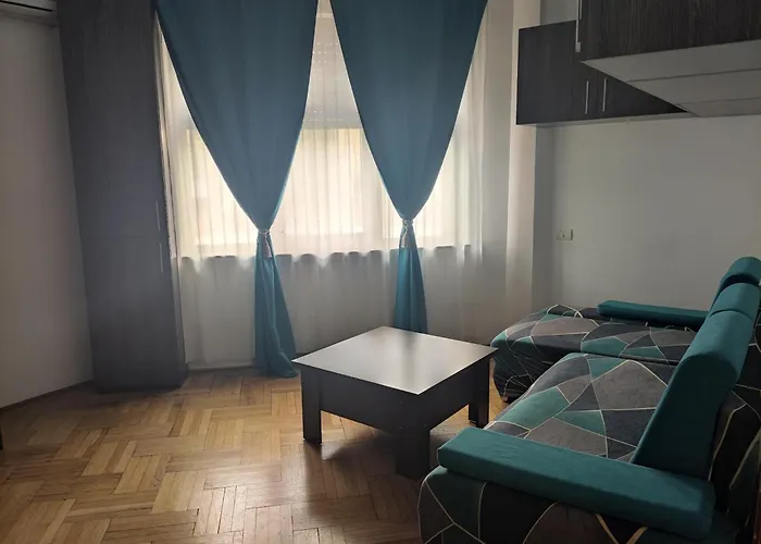 Christie\'S Central Apartment